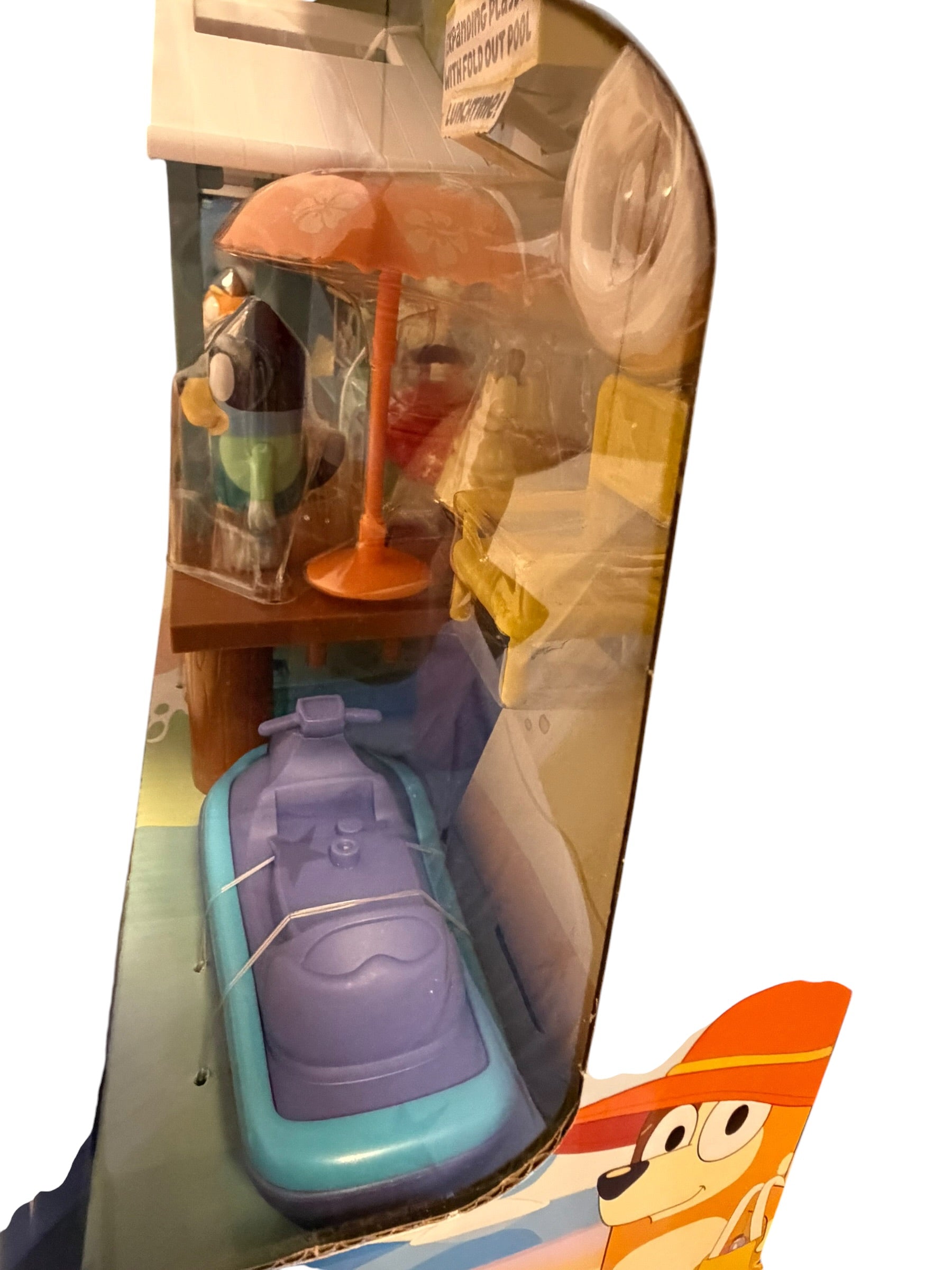 Bluey Beach Cabin Playset with Exclusive Bluey Figure &amp; Accessories – Interactive Holiday House Toy
