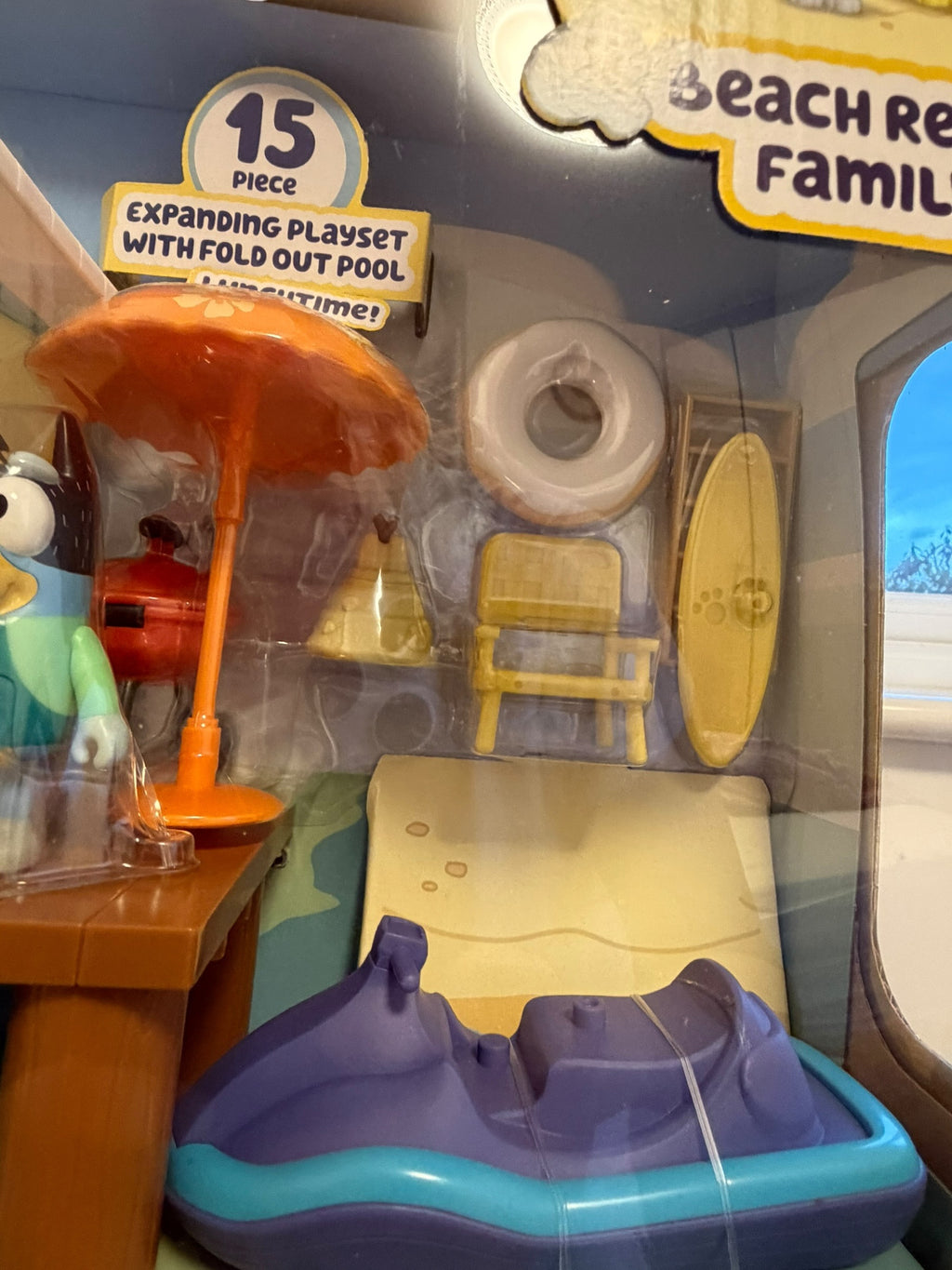 Bluey Beach Cabin Playset with Exclusive Bluey Figure &amp; Accessories – Interactive Holiday House Toy